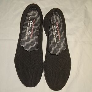 Skechers Black Classic fit size 7